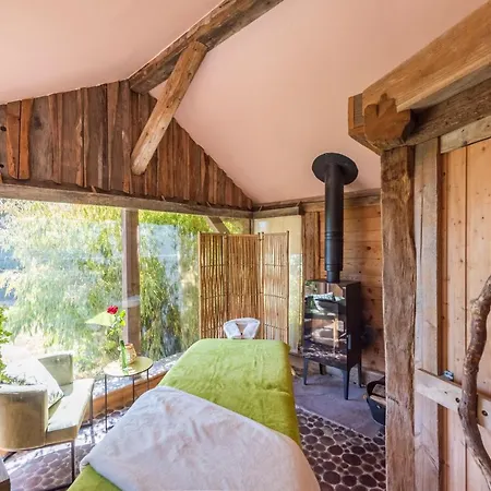 La Garenne 4* 萨维尔纳