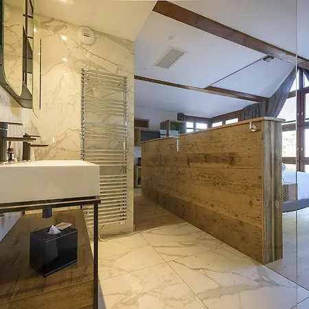 La Garenne 4* 萨维尔纳