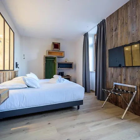 La Garenne 4* 萨维尔纳